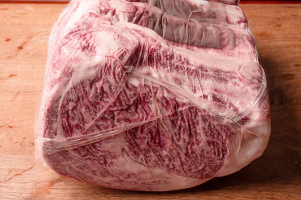 画像4: 【不定貫】A5等級　九州産　黒毛和種　牛リブロース　チルド（冷蔵）1ブロック/約8kg〜約10kg (4)