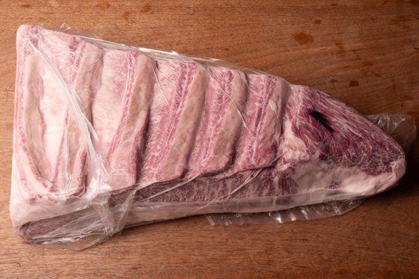 画像2: 【不定貫】A5等級　九州産　黒毛和種　牛三角バラ　チルド（冷蔵）1ブロック/約6kg〜約9kg (2)